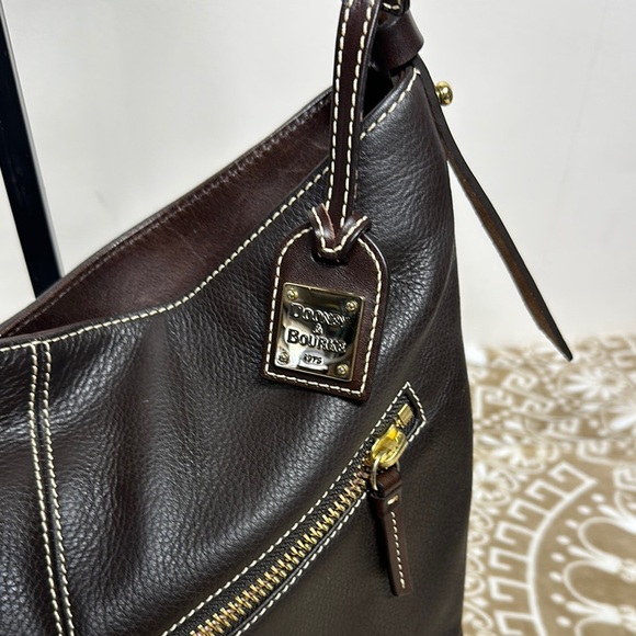 Dooney & Bourke Brown Leather Hobo Bag with Slouchy Design - Picture 2 of 16